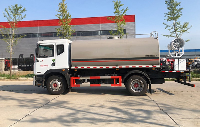 18噸多利卡霧炮車 18噸多利卡霧炮車