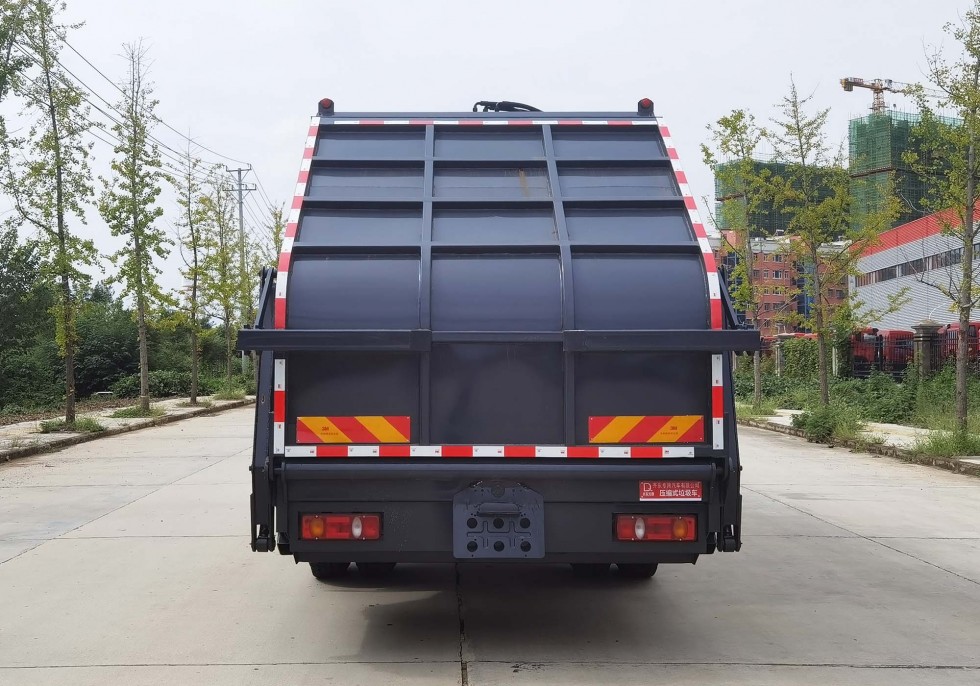 東風(fēng)華神15方壓縮垃圾車(chē) 東風(fēng)華神15方壓縮垃圾車(chē)